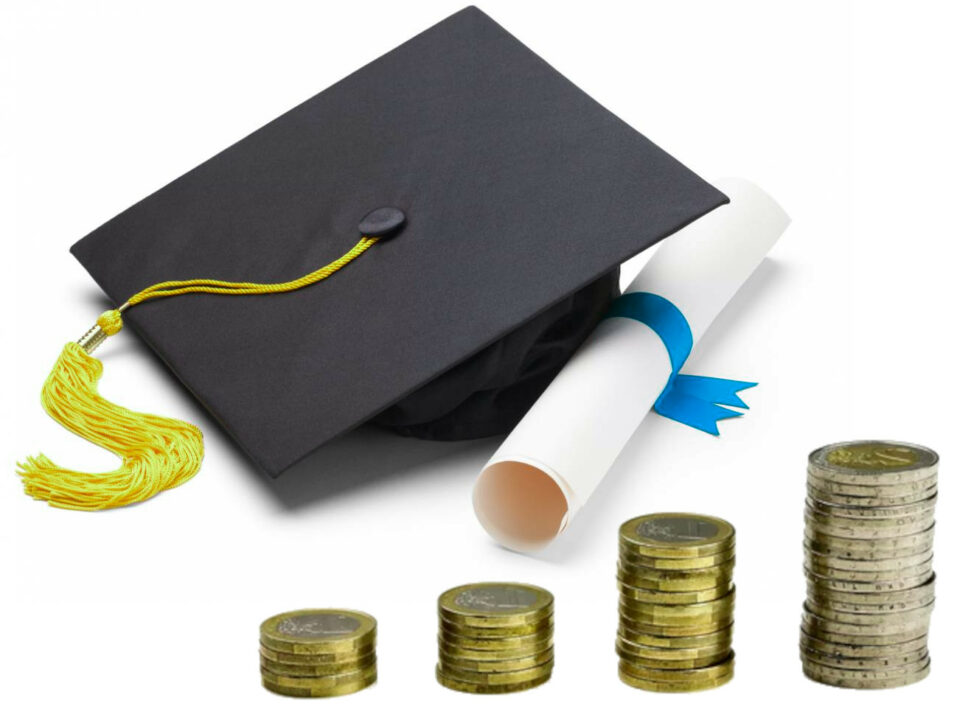chapeau d'étudiant et augmentation des frais de scolarité